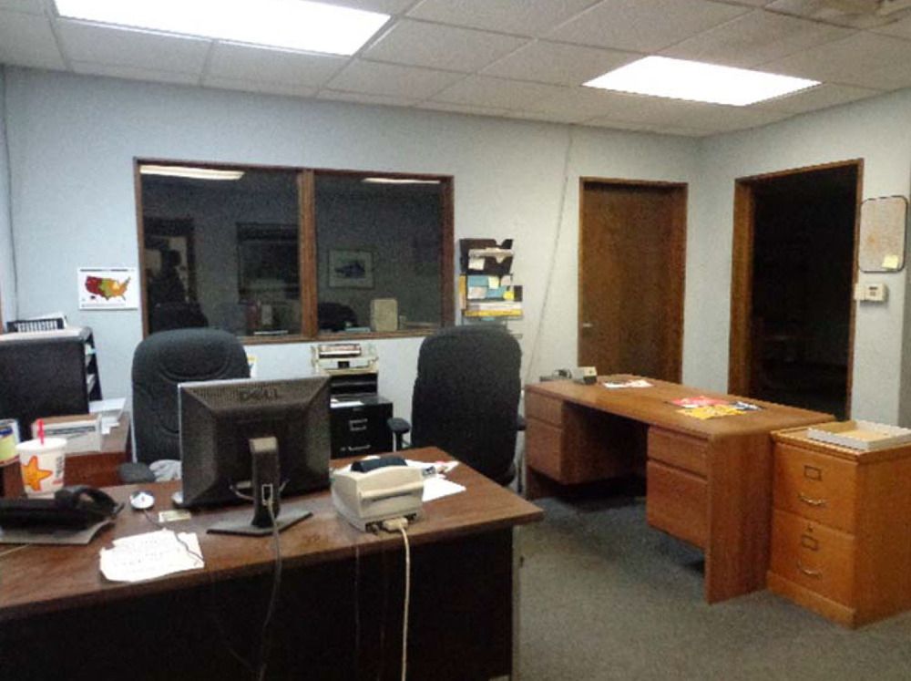 Office/Warehouse/Production Building Near I-74: 1050 W Bloomington Rd, Champaign, IL 61821